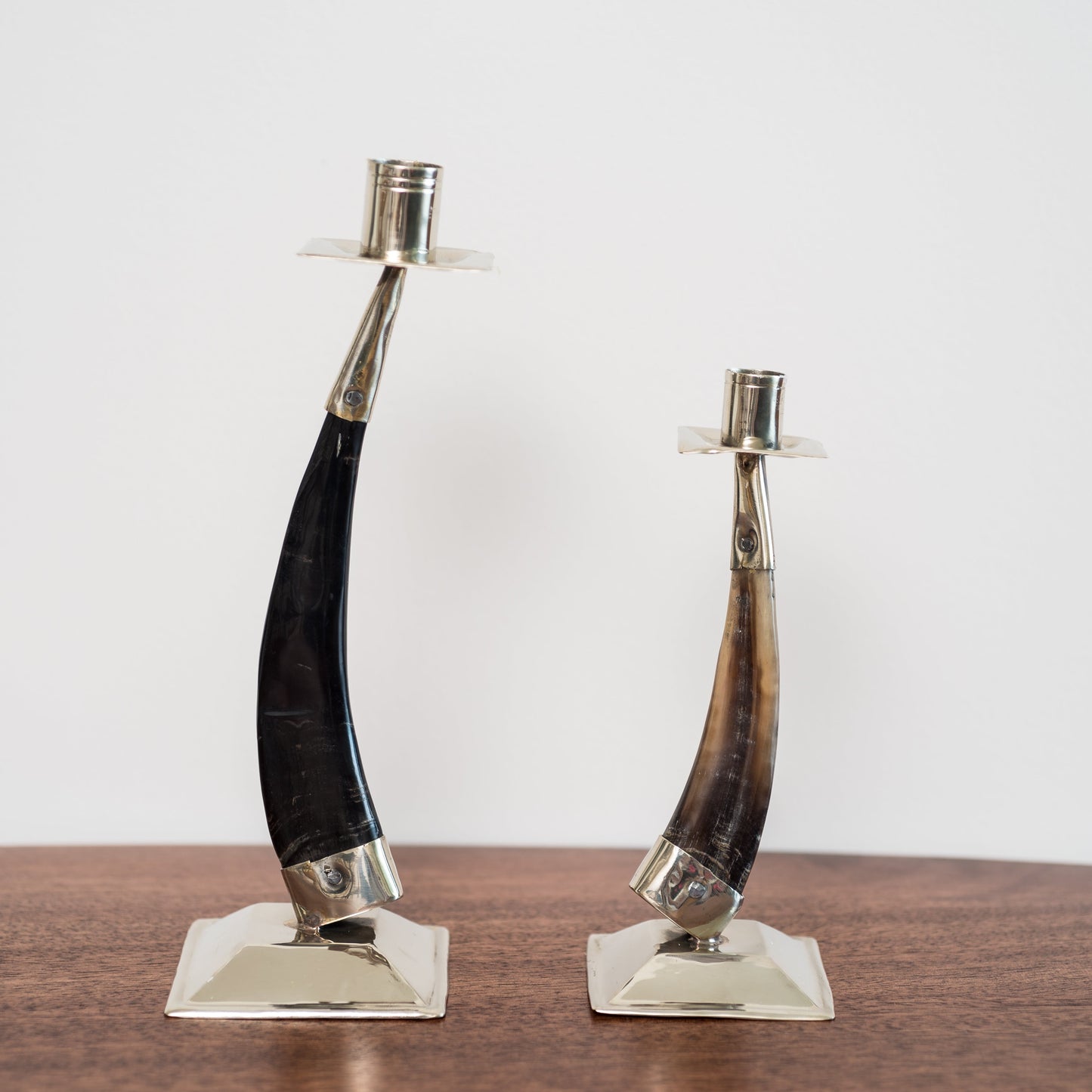Candelabros artesanales ; de alpaca y cuernos de chivo 15 cm