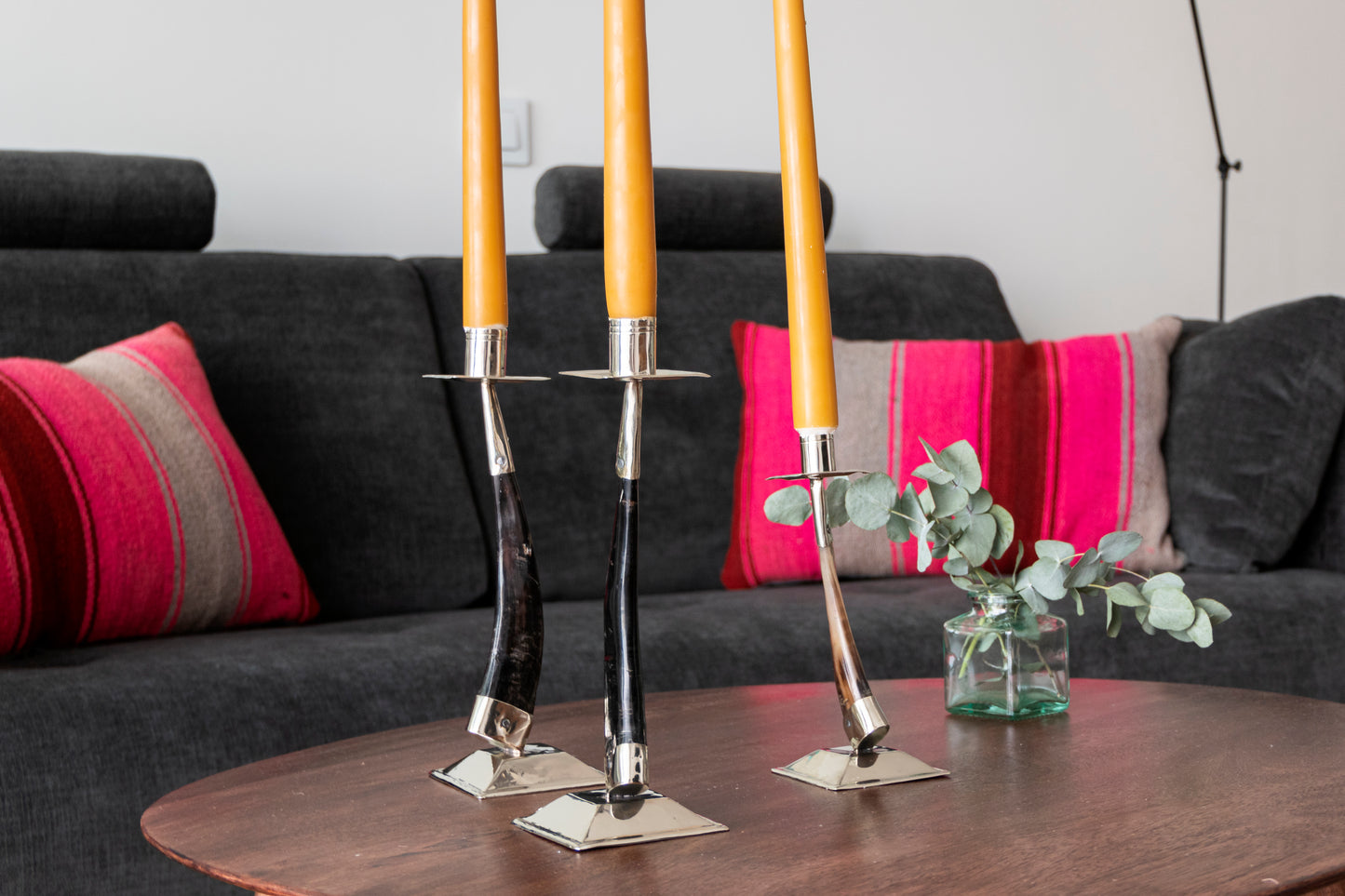 Candelabros artesanales ; de alpaca y cuernos de chivo 15 cm