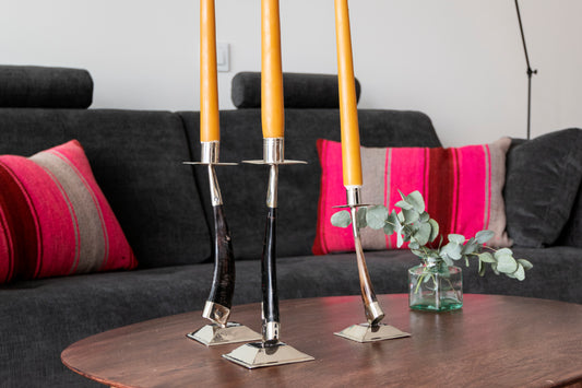 Par de candelabros con cuernos de chivo y alpaca 20 cm